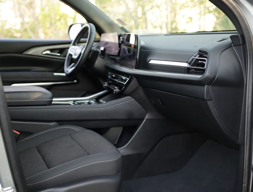 Used 2024 Chevrolet Traverse LT w/ Midnight/Sport Edition image 34