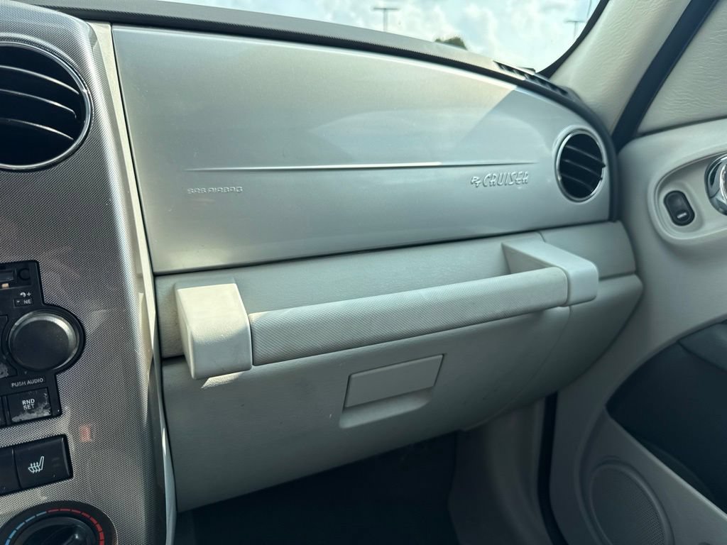 Used 2008 Chrysler PT Cruiser Limited FWD image 31
