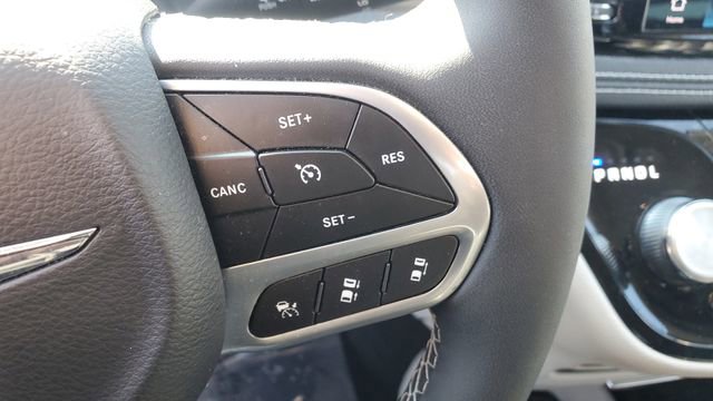Certified 2023 Chrysler Pacifica Touring-L AWD/4WD image 11