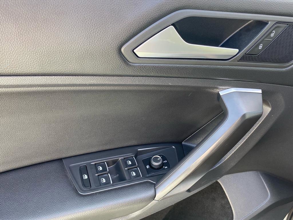 Used 2021 Volkswagen Tiguan SE FWD image 17
