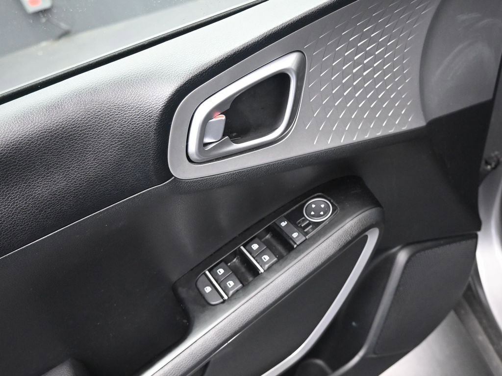 Used 2025 Kia Soul LX w/ LX Technology Package image 24