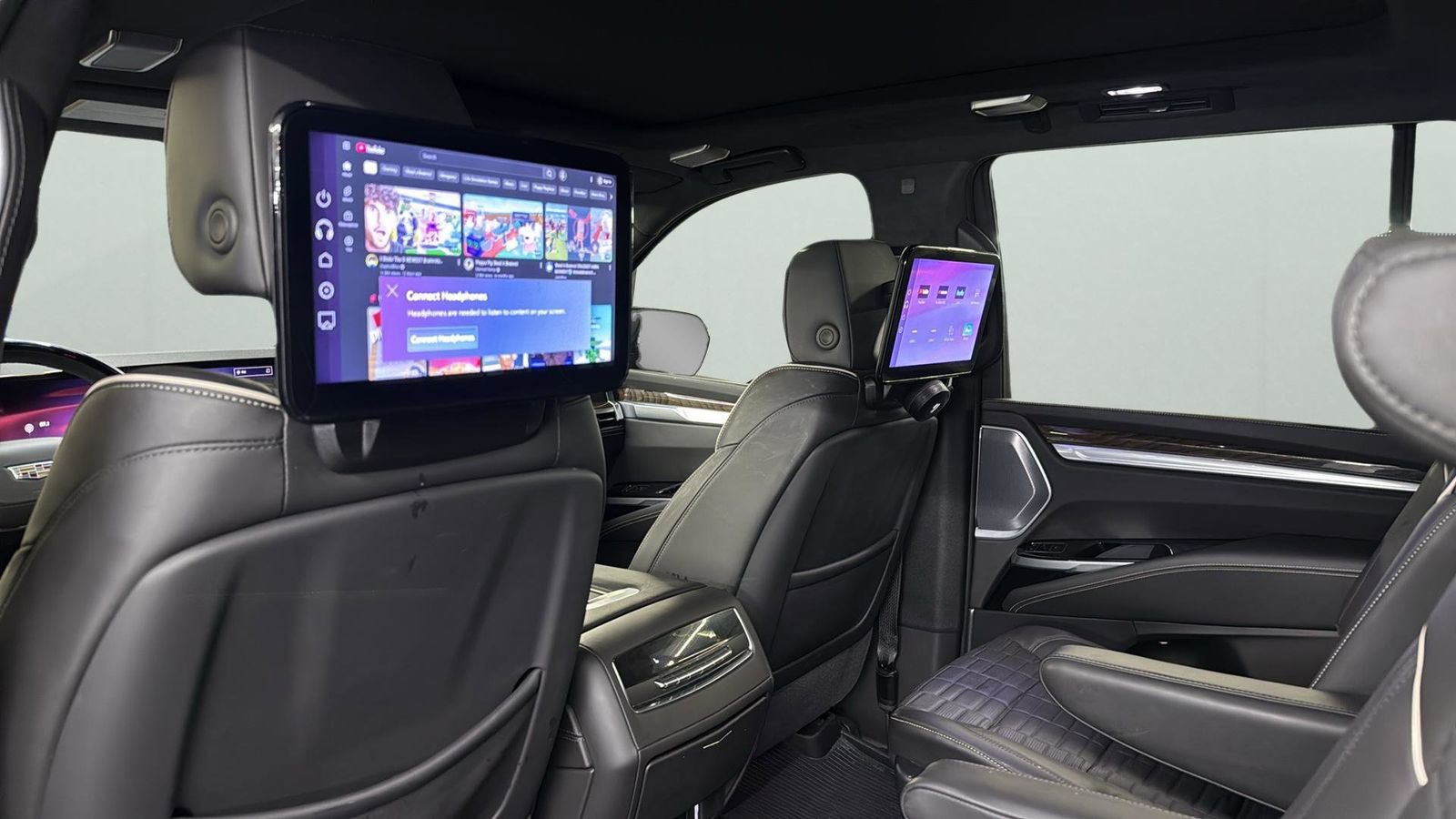 Used 2025 Cadillac Escalade Sport Platinum w/ LPO, ONYX Package image 29