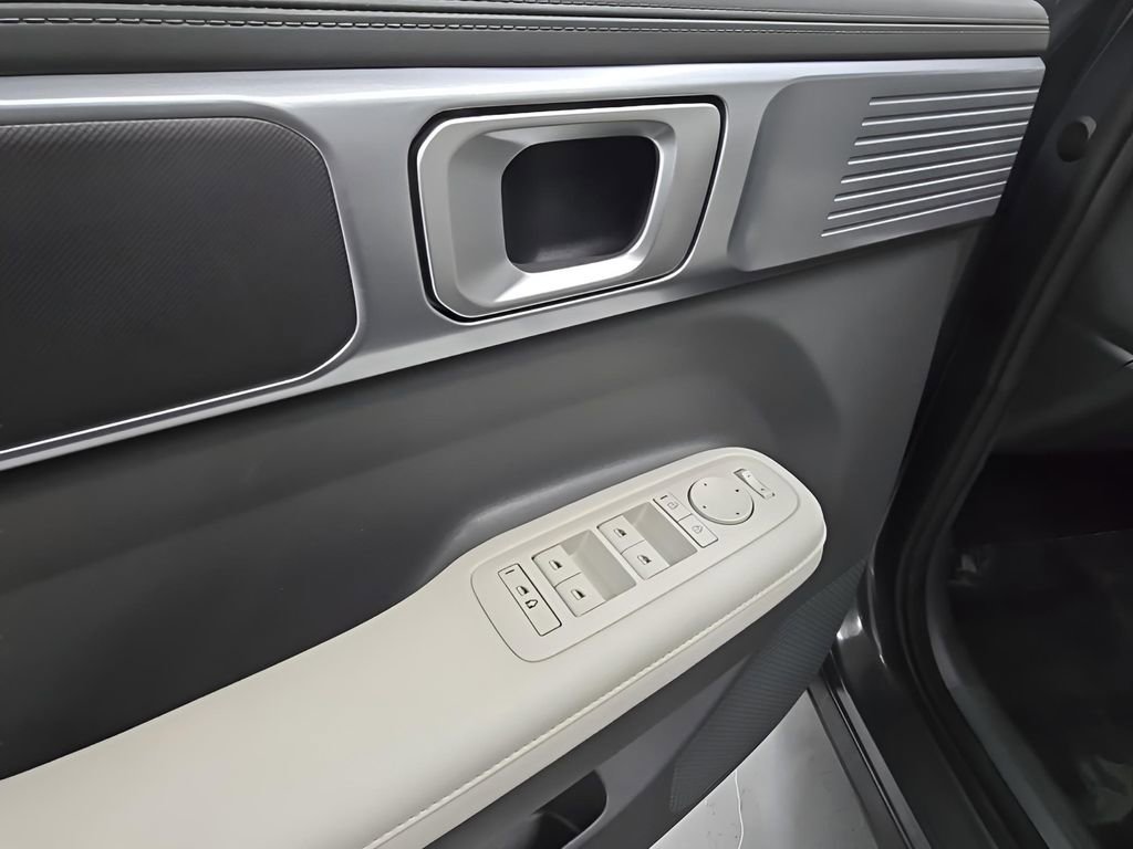 Certified 2025 Hyundai Santa Fe SEL image 10