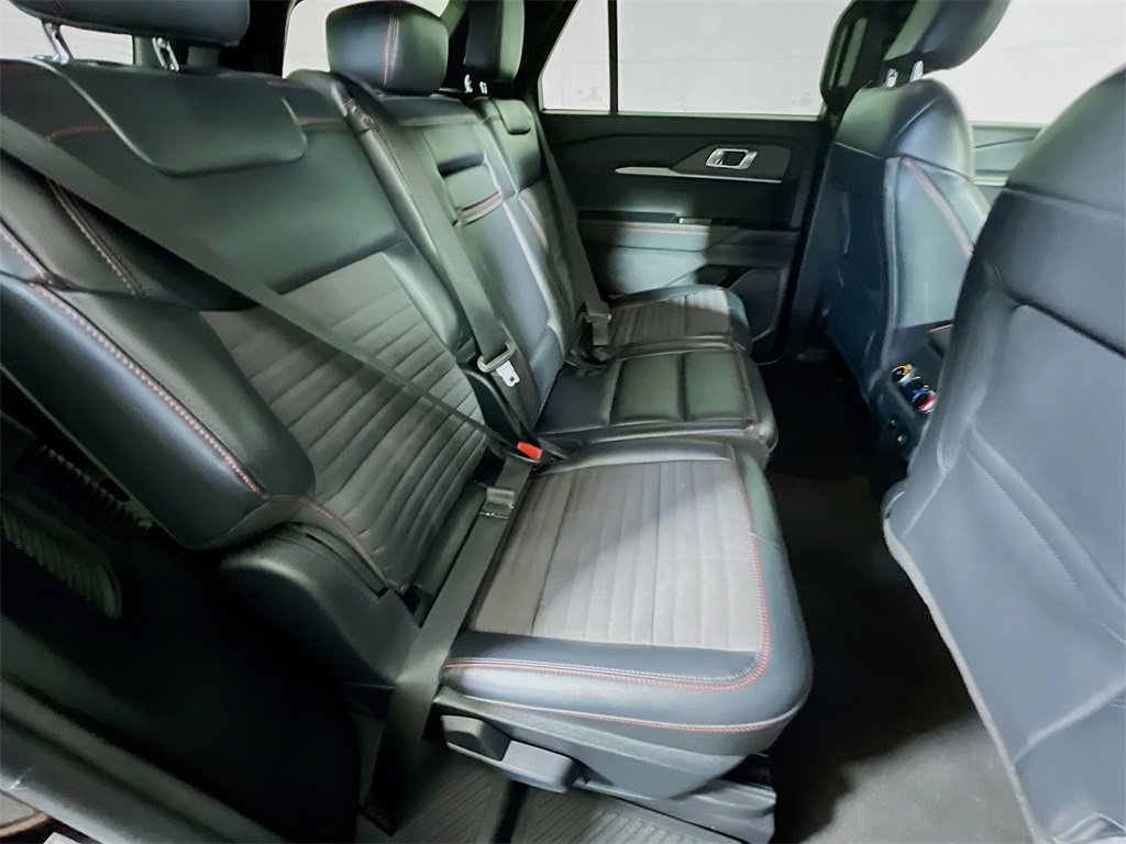 Used 2025 Ford Explorer ST-Line w/ ST-Line Street Pack image 25