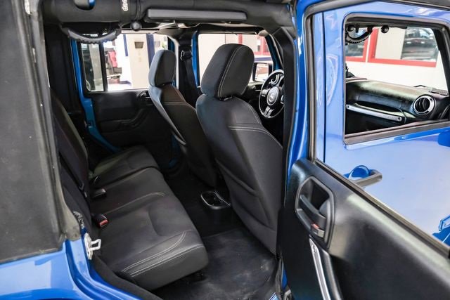 Used 2015 Jeep Wrangler Unlimited Sahara w/ Connectivity Group image 34