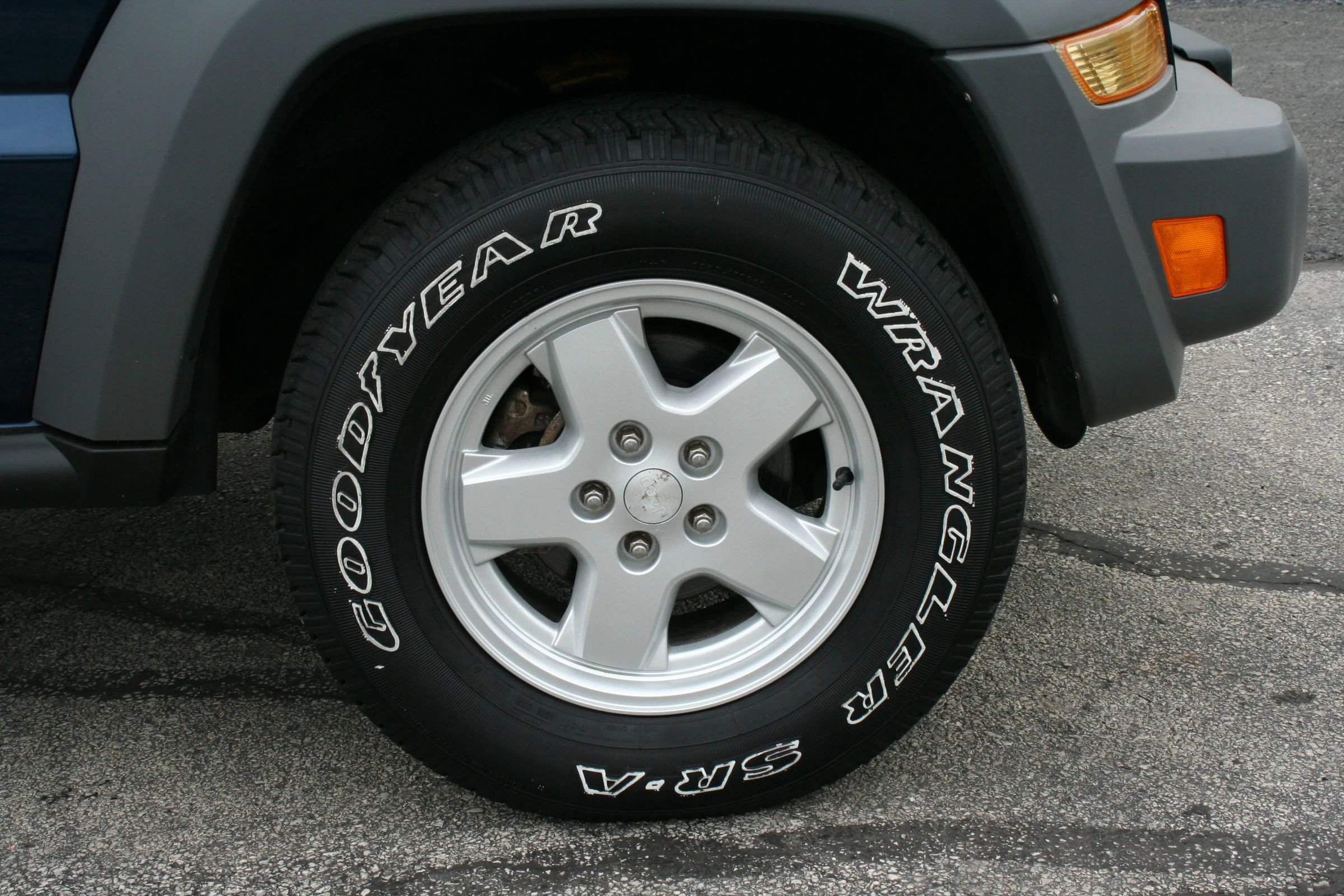Used 2005 Jeep Liberty Sport AWD/4WD image 16