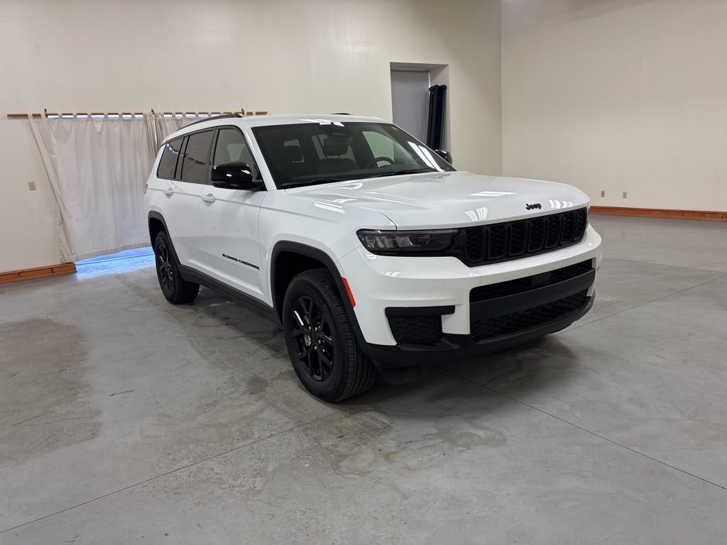 Used 2024 Jeep Grand Cherokee L Laredo image 2
