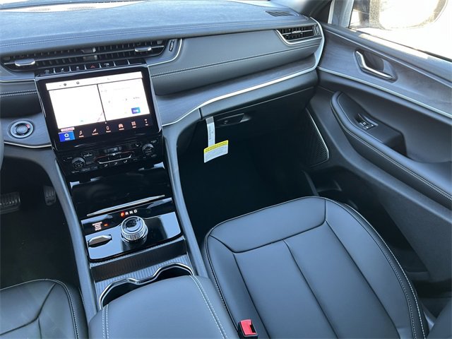 New 2025 Jeep Grand Cherokee Limited w/ Black Appearance Package image 35