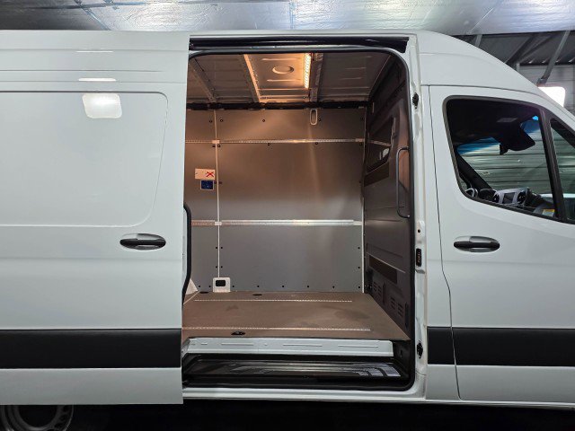 Used 2024 Mercedes-Benz Sprinter 2500 image 10