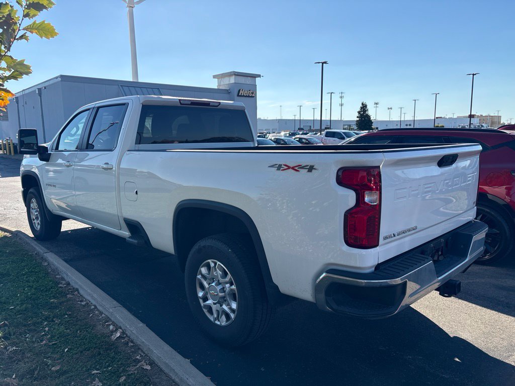Used 2024 Chevrolet Silverado 3500 LT w/ Convenience Package AWD/4WD image 3