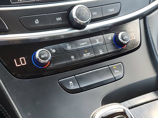 Used 2017 Buick LaCrosse Essence FWD image 18