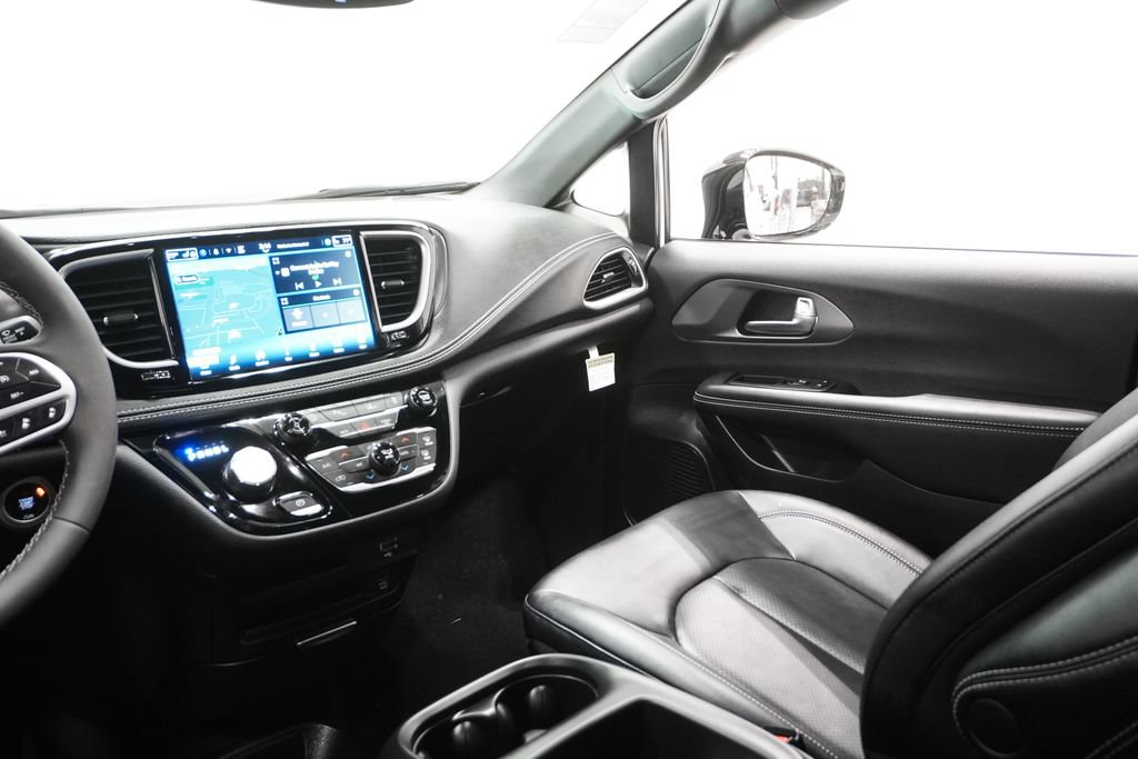 New 2026 Chrysler Pacifica Select FWD image 17