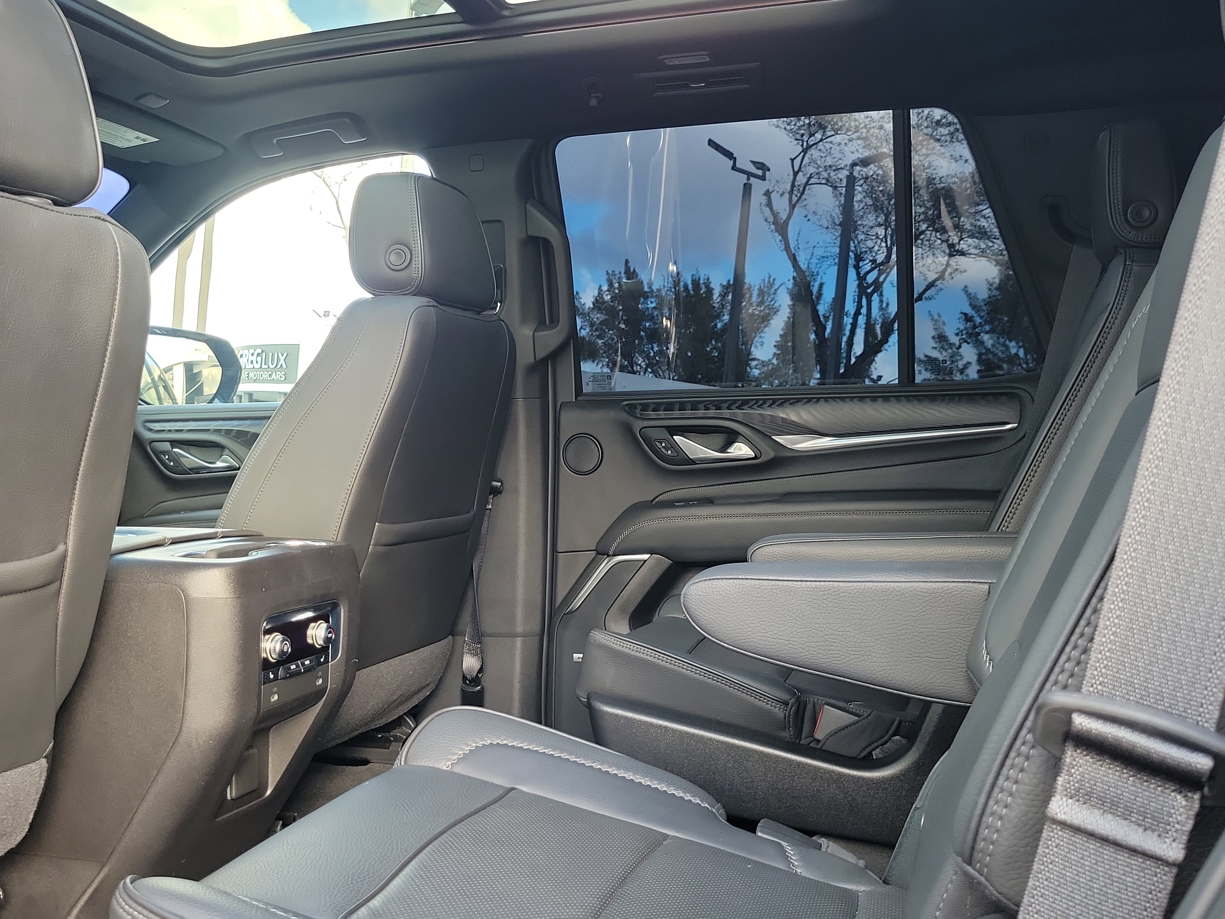 Used 2021 GMC Yukon Denali w/ Denali Premium Package image 14