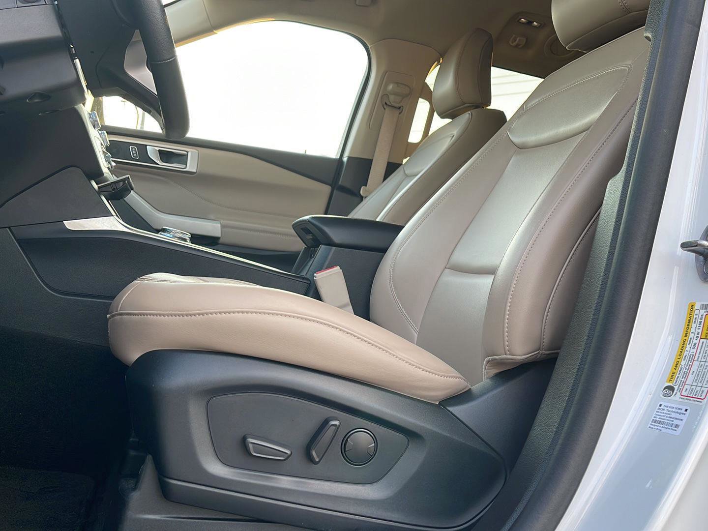 Used 2024 Ford Explorer XLT w/ Equipment Group 202A image 16