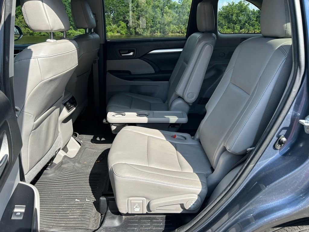 Used 2018 Toyota Highlander XLE FWD image 14