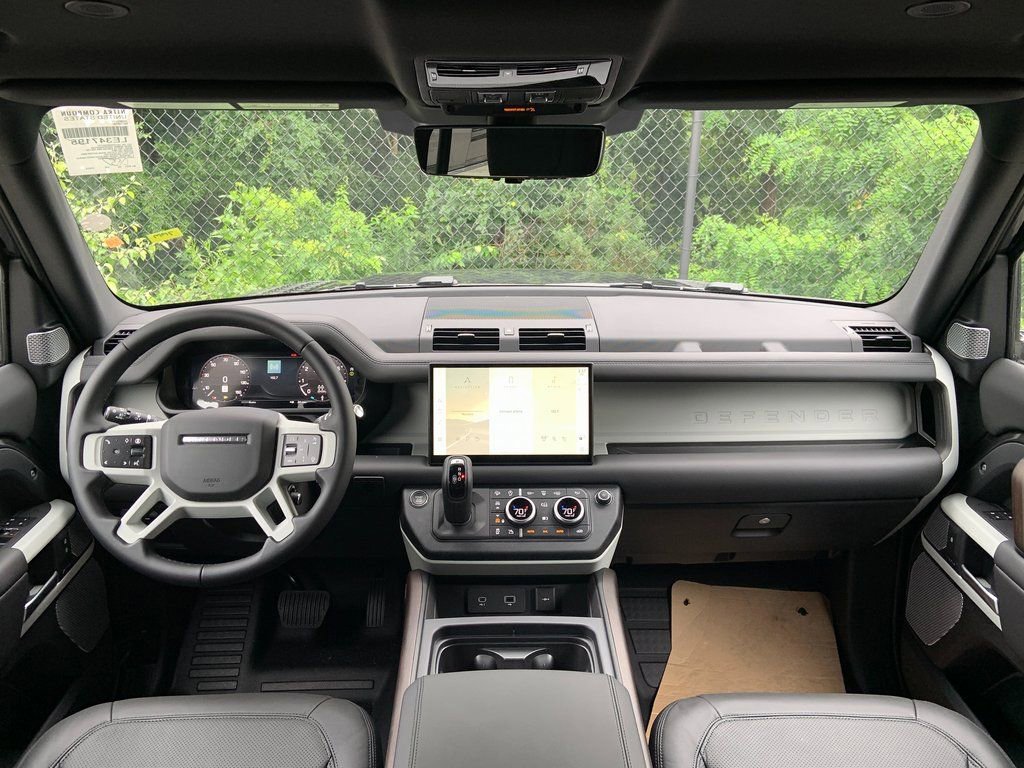 New 2024 Land Rover Defender 130 S image 18