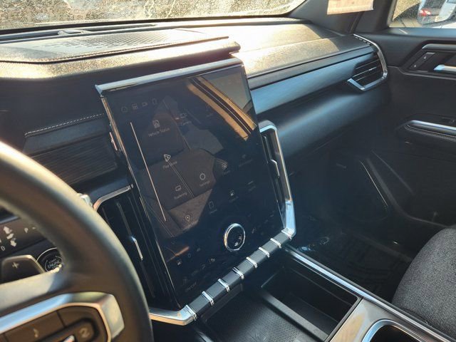 Used 2025 GMC Acadia Elevation image 15