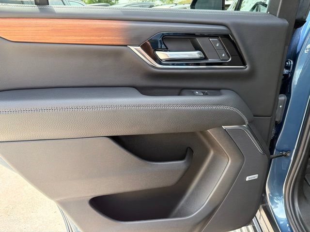Used 2025 GMC Yukon Denali w/ Sun & Power Step Package AWD/4WD image 14