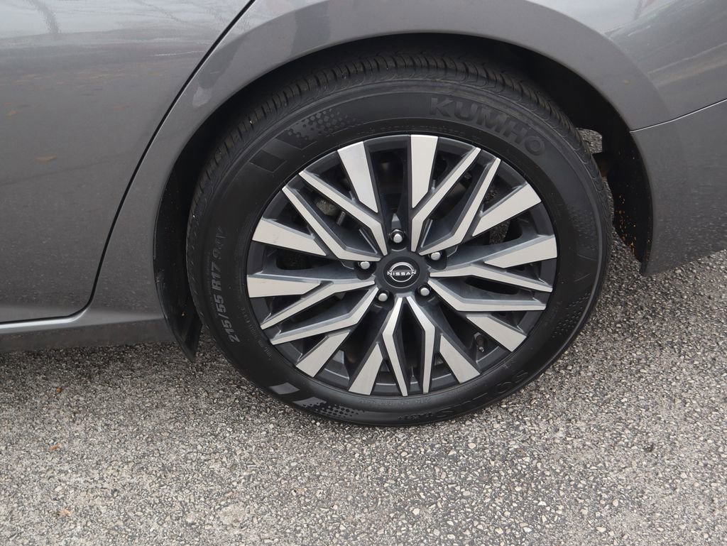 Used 2024 Nissan Altima 2.5 SV image 9