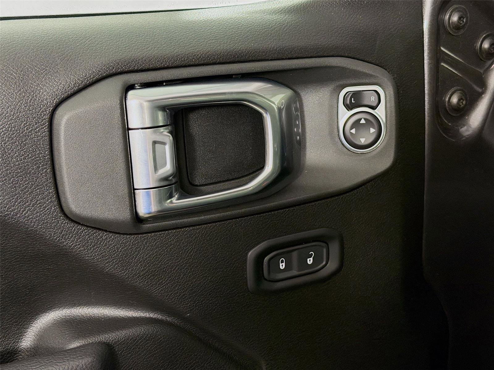 Used 2025 Jeep Wrangler Willys image 18