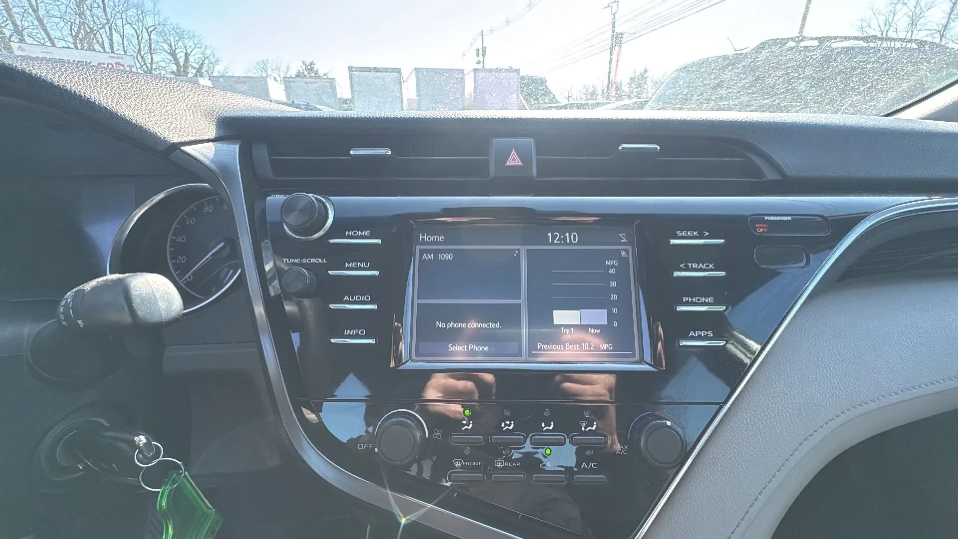 Used 2018 Toyota Camry LE image 16