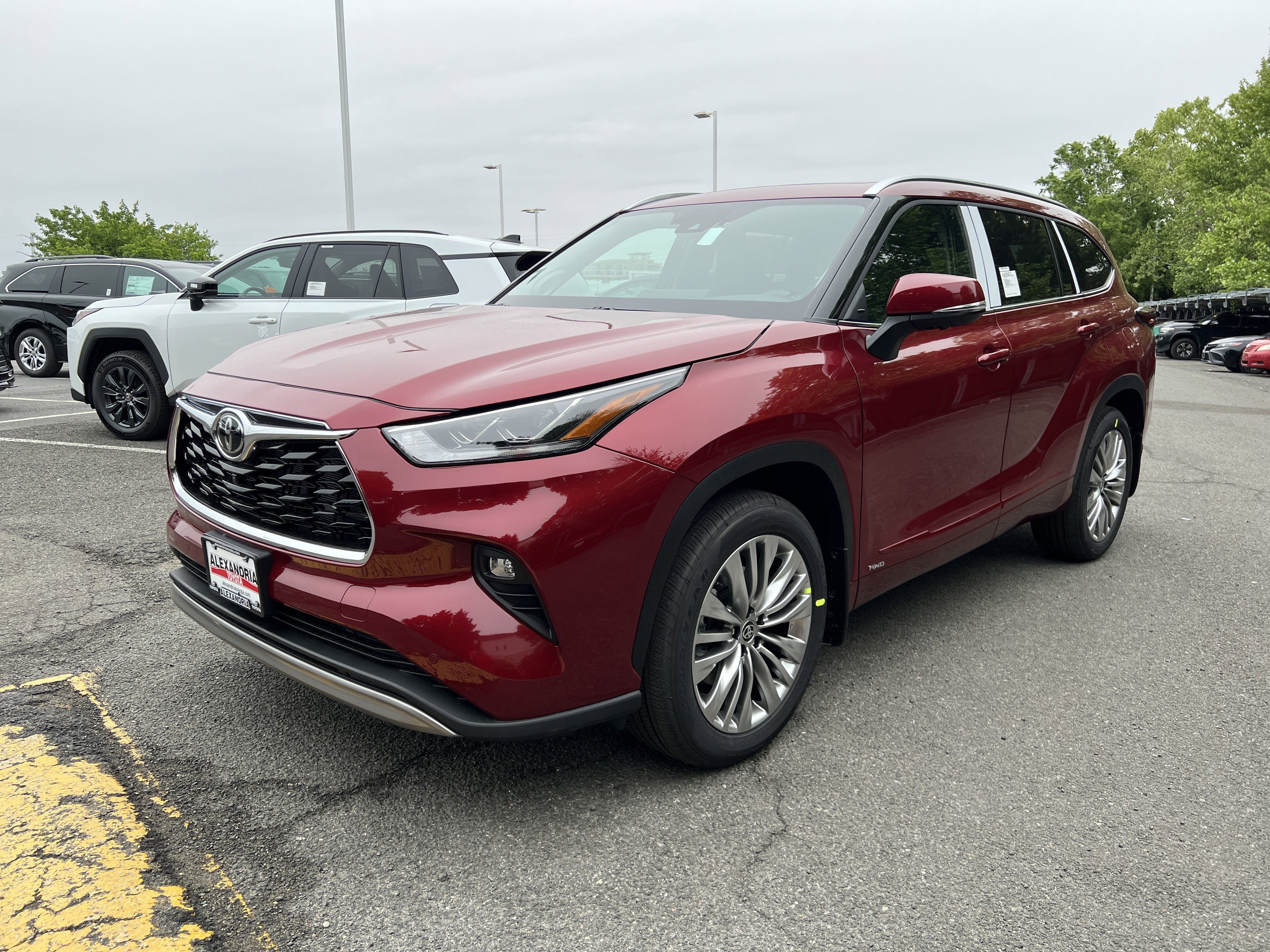 New 2026 Toyota Highlander Platinum AWD/4WD image 1
