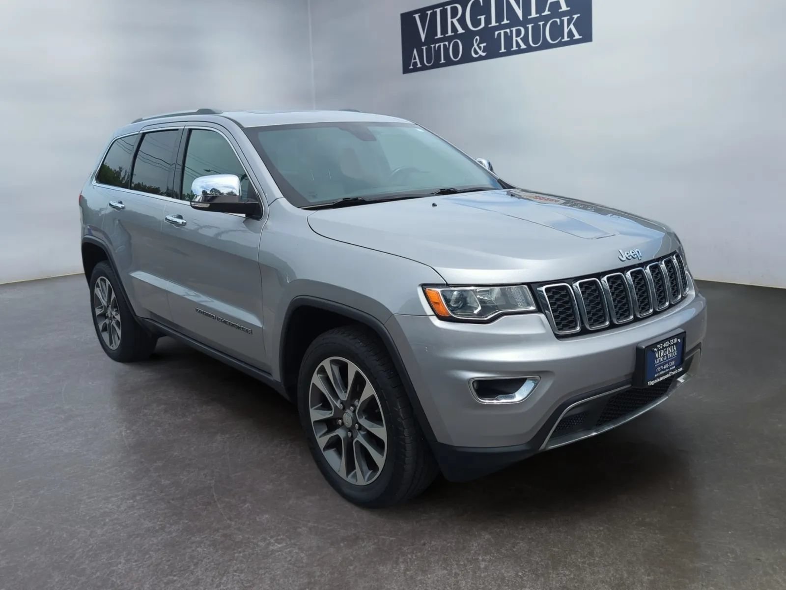 Used 2018 Jeep Grand Cherokee Limited AWD/4WD image 6