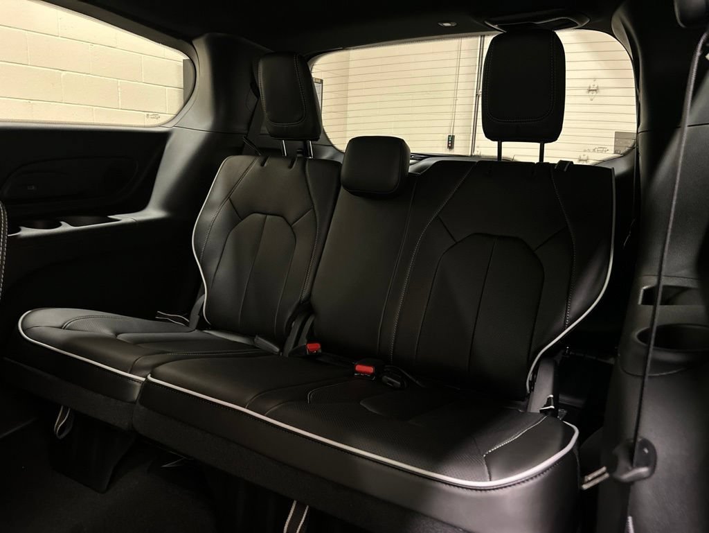 New 2027 Chrysler Pacifica Limited w/ S Appearance Package FWD image 9