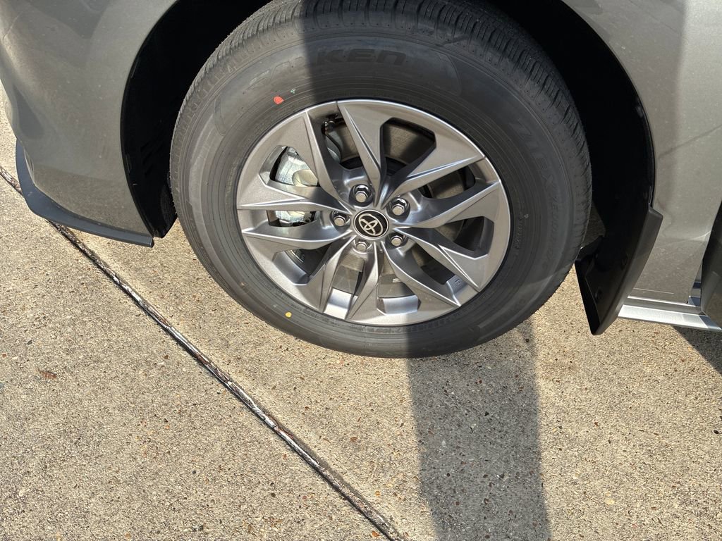 New 2026 Toyota Sienna XLE image 34