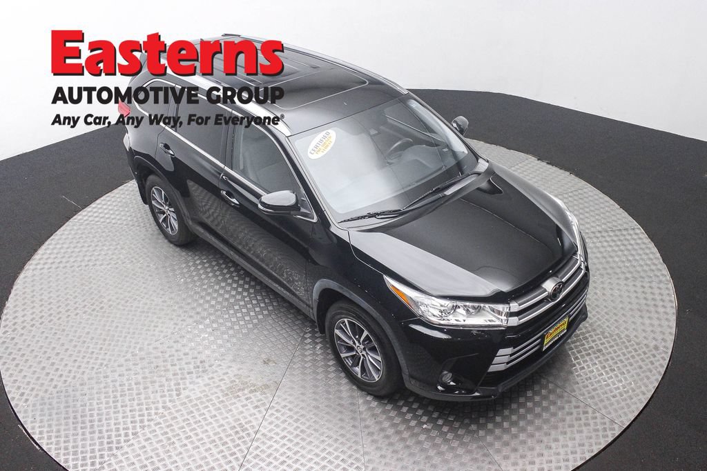 Used 2019 Toyota Highlander XLE AWD/4WD image 3