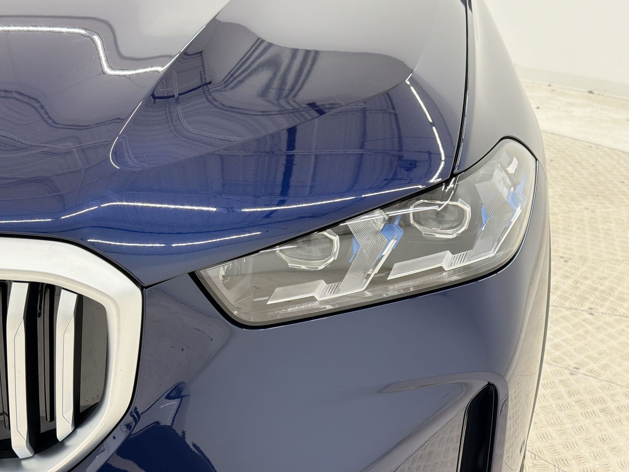 New 2026 BMW X5 xDrive50e w/ Climate Comfort Package AWD/4WD image 10