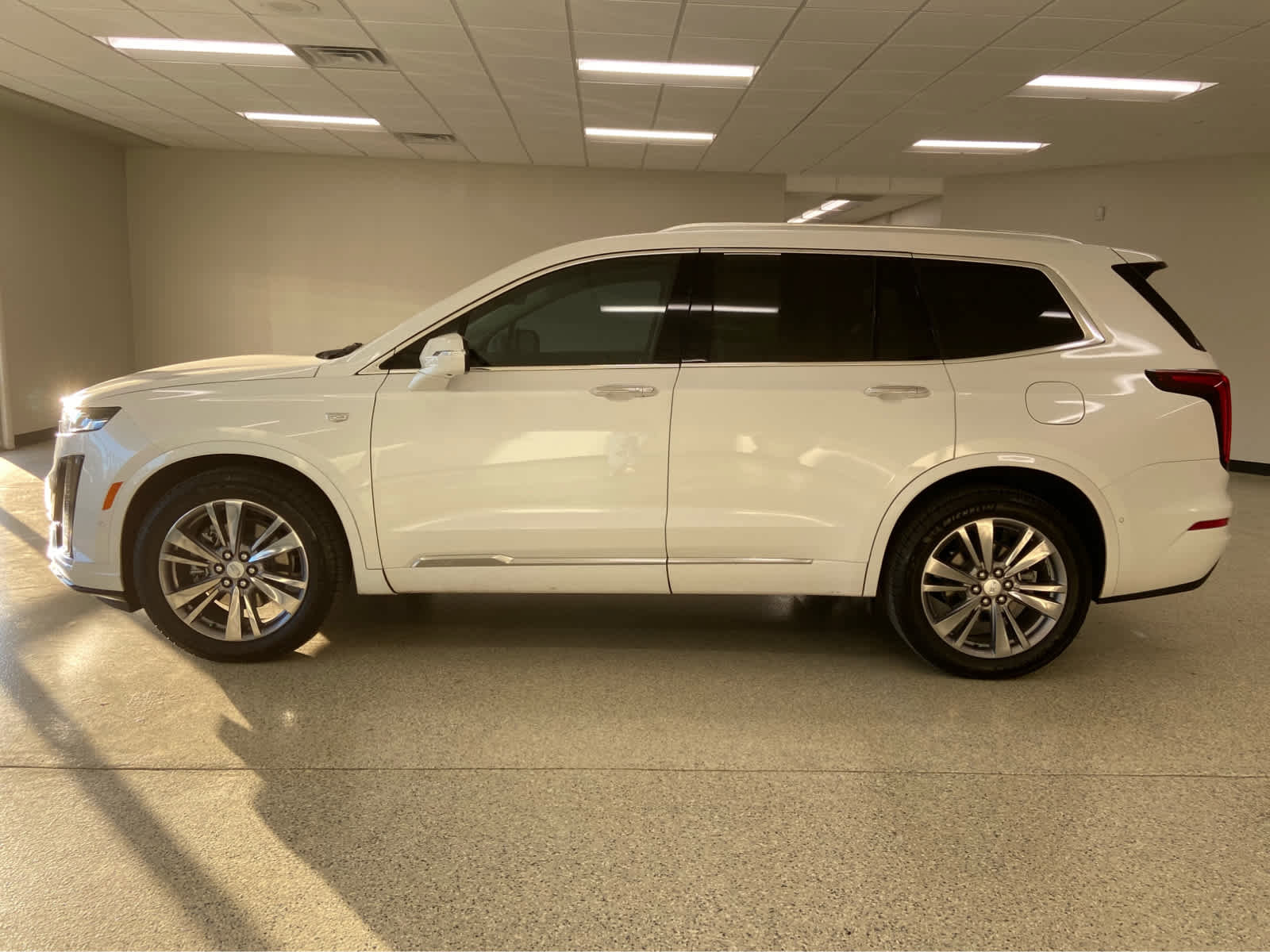 Used 2024 Cadillac XT6 Premium Luxury w/ Technology Package image 13