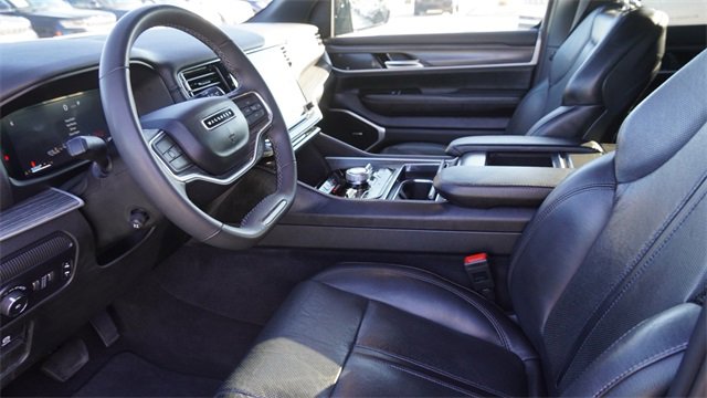 Used 2023 Jeep Wagoneer L Series III w/ Preferred Equipment Group image 20