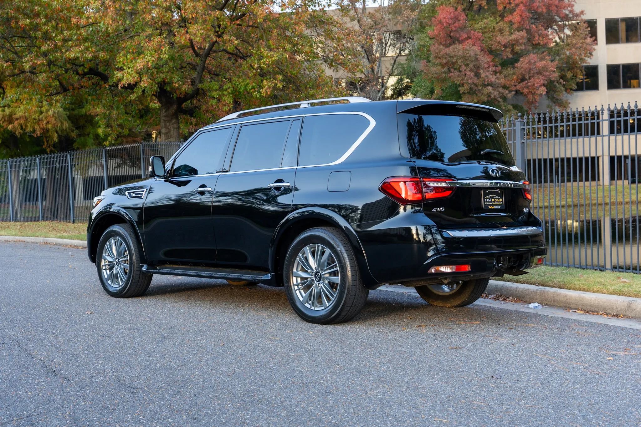 Used 2021 INFINITI QX80 Luxe w/ Cargo Package image 9