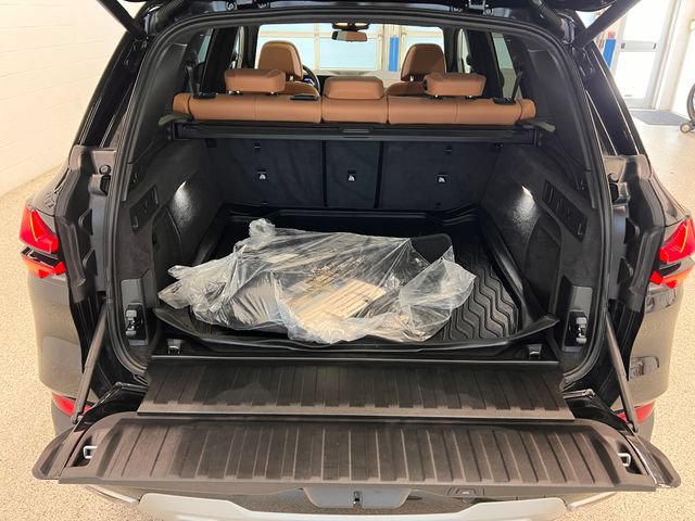 Used 2024 BMW X5 xDrive40i w/ Parking Assistance Package AWD/4WD image 9