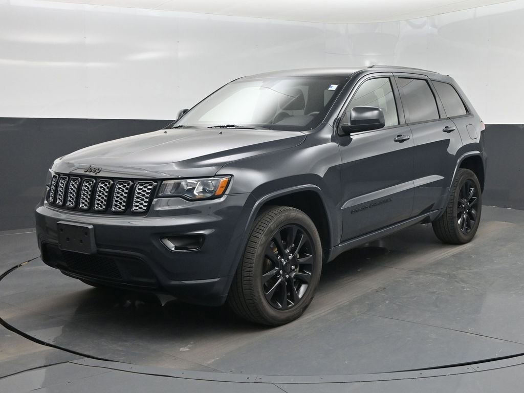 Used 2018 Jeep Grand Cherokee Altitude AWD/4WD image 22