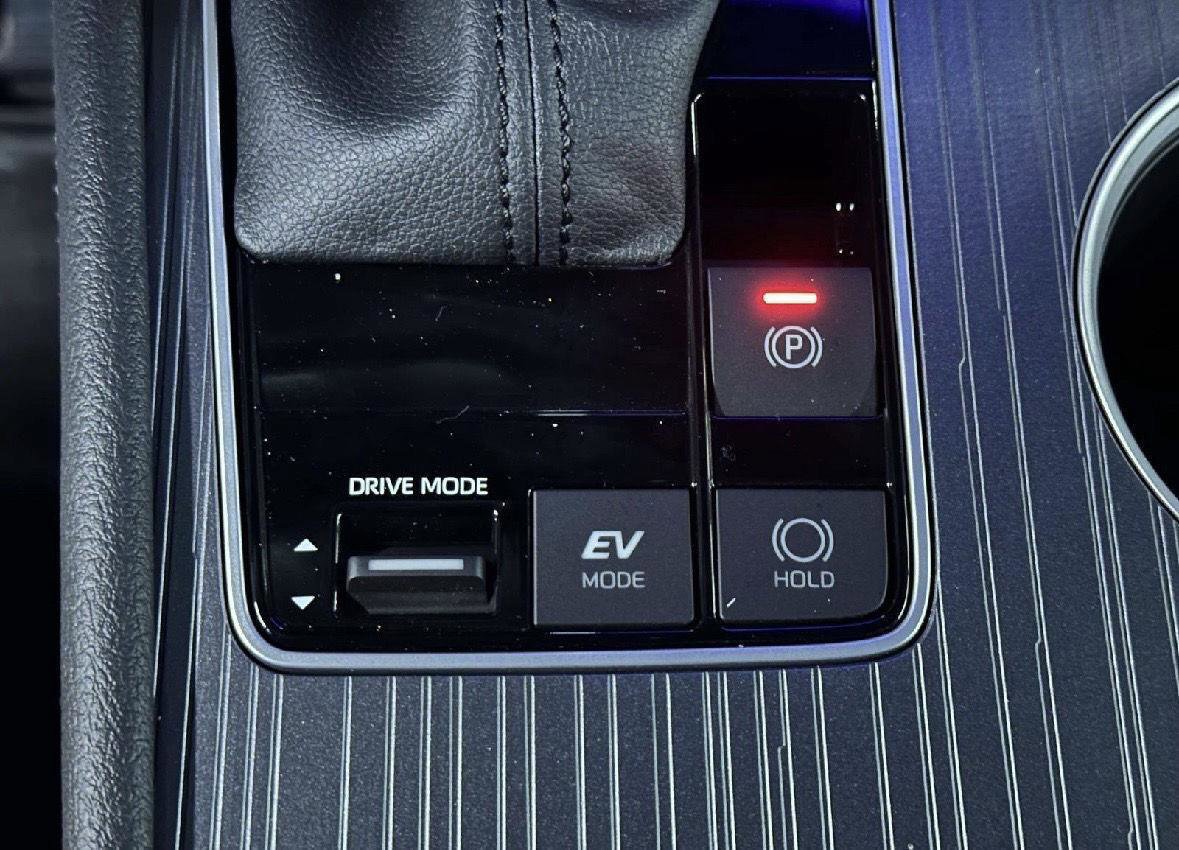 Used 2025 Toyota Sienna LE image 25