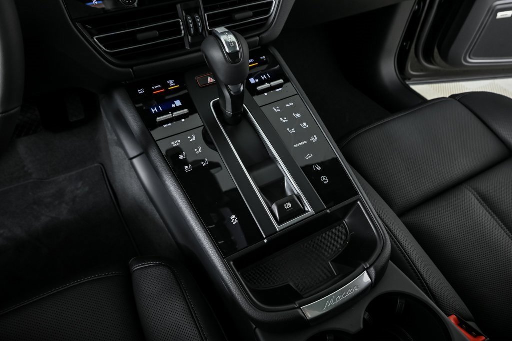 New 2026 Porsche Macan image 18