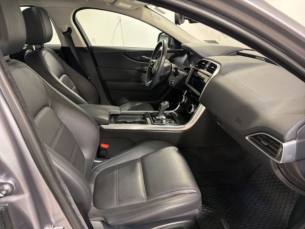 Used 2020 Jaguar XE S AWD/4WD image 25