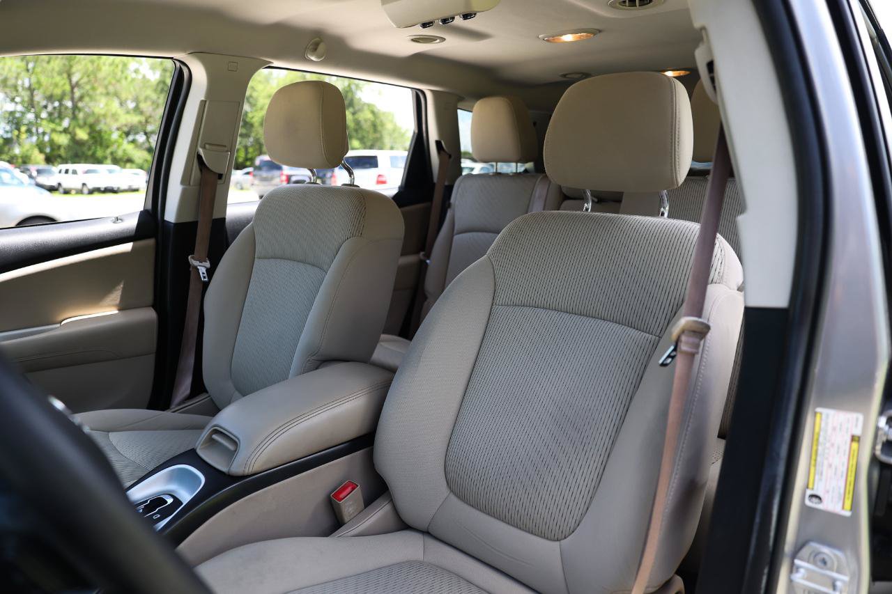 Used 2017 Dodge Journey SXT w/ Comfort/Convenience Group FWD image 6