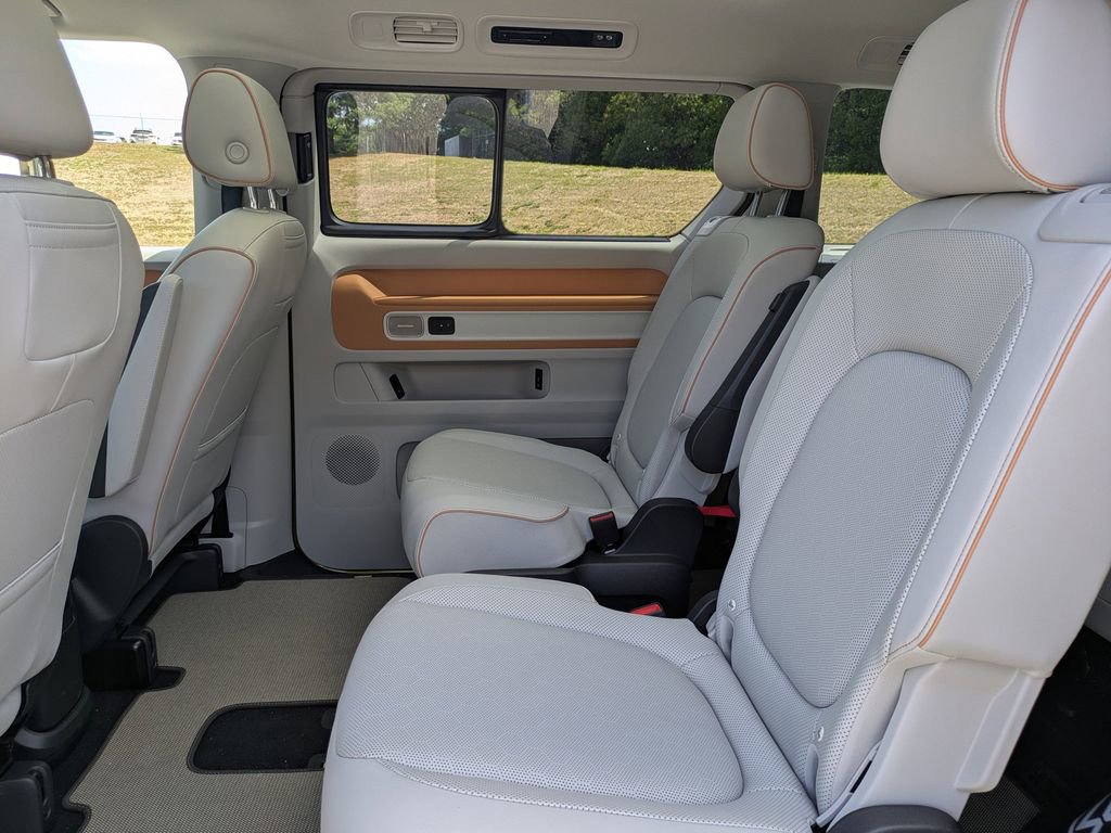 New 2025 Volkswagen ID. Buzz Pro S Plus AWD/4WD image 13