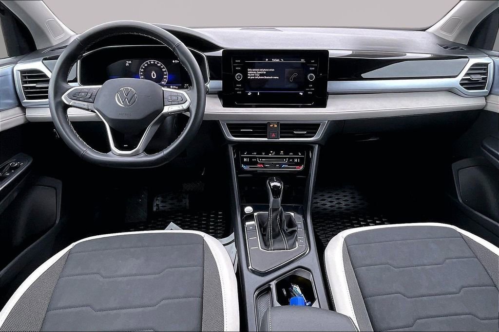 Used 2025 Volkswagen Taos SE image 8