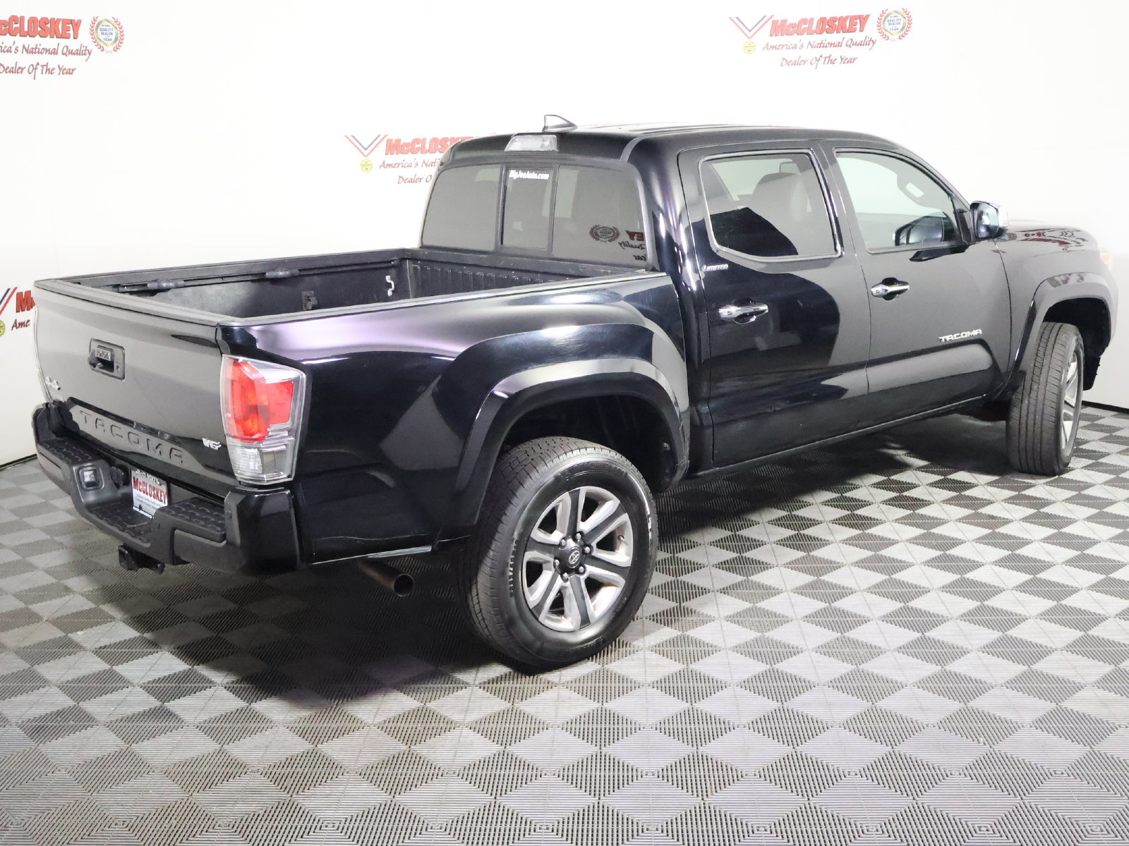 Used 2016 Toyota Tacoma Limited w/ Towing Package AWD/4WD image 4