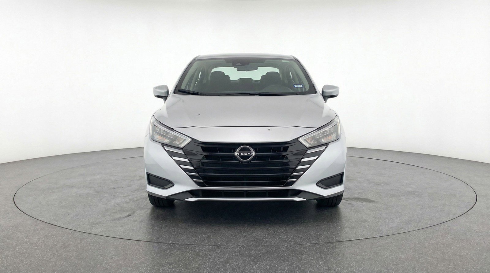 Used 2025 Nissan Versa SV image 2