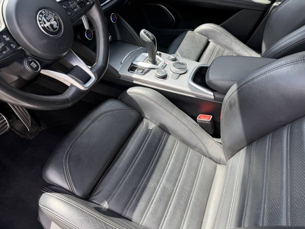 Used 2022 Alfa Romeo Stelvio Veloce AWD/4WD image 19