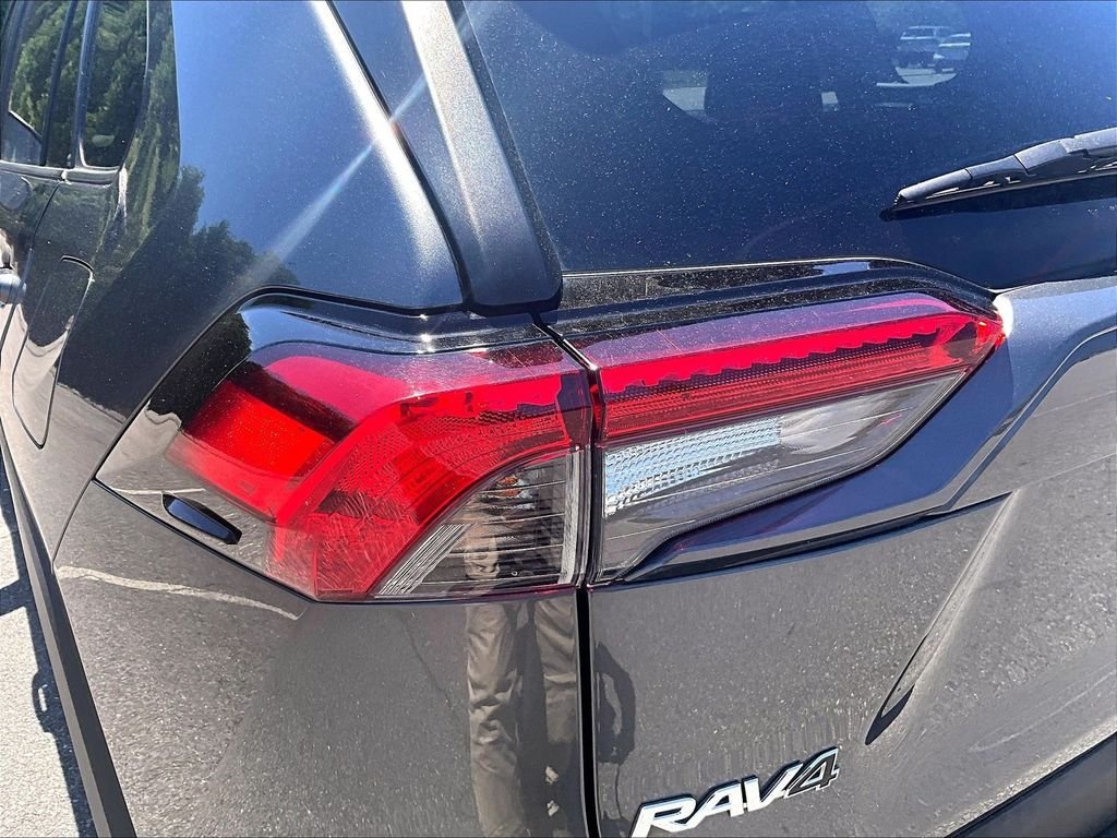 Used 2020 Toyota RAV4 LE w/ All Weather Liner Package AWD/4WD image 33