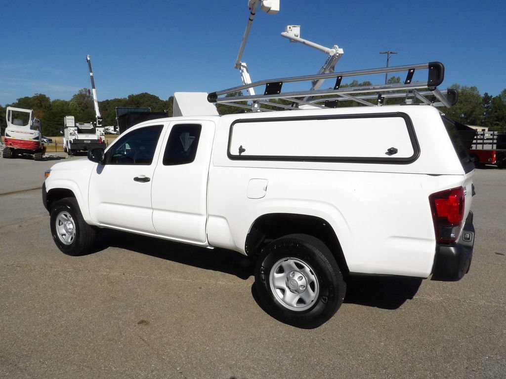 Used 2022 Toyota Tacoma SR image 4