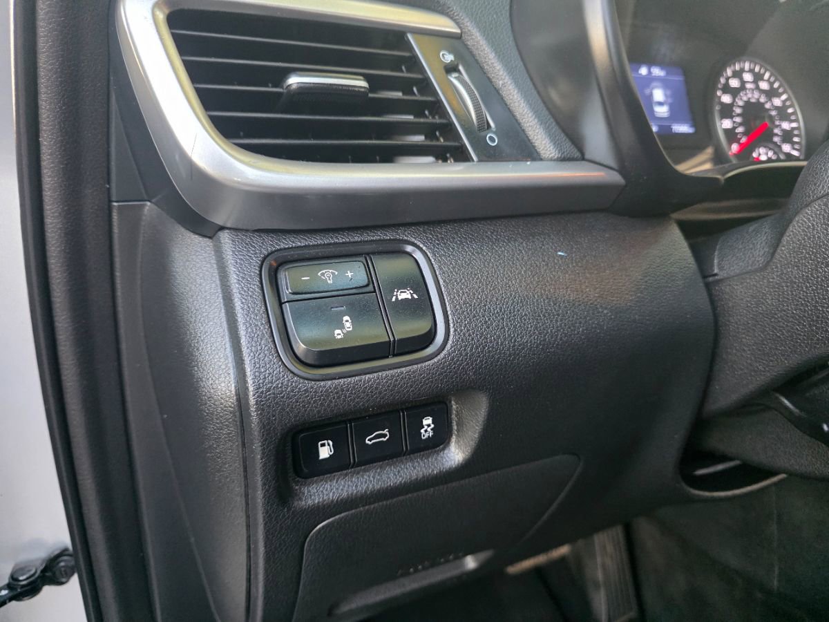 Used 2019 Kia Optima LX image 16