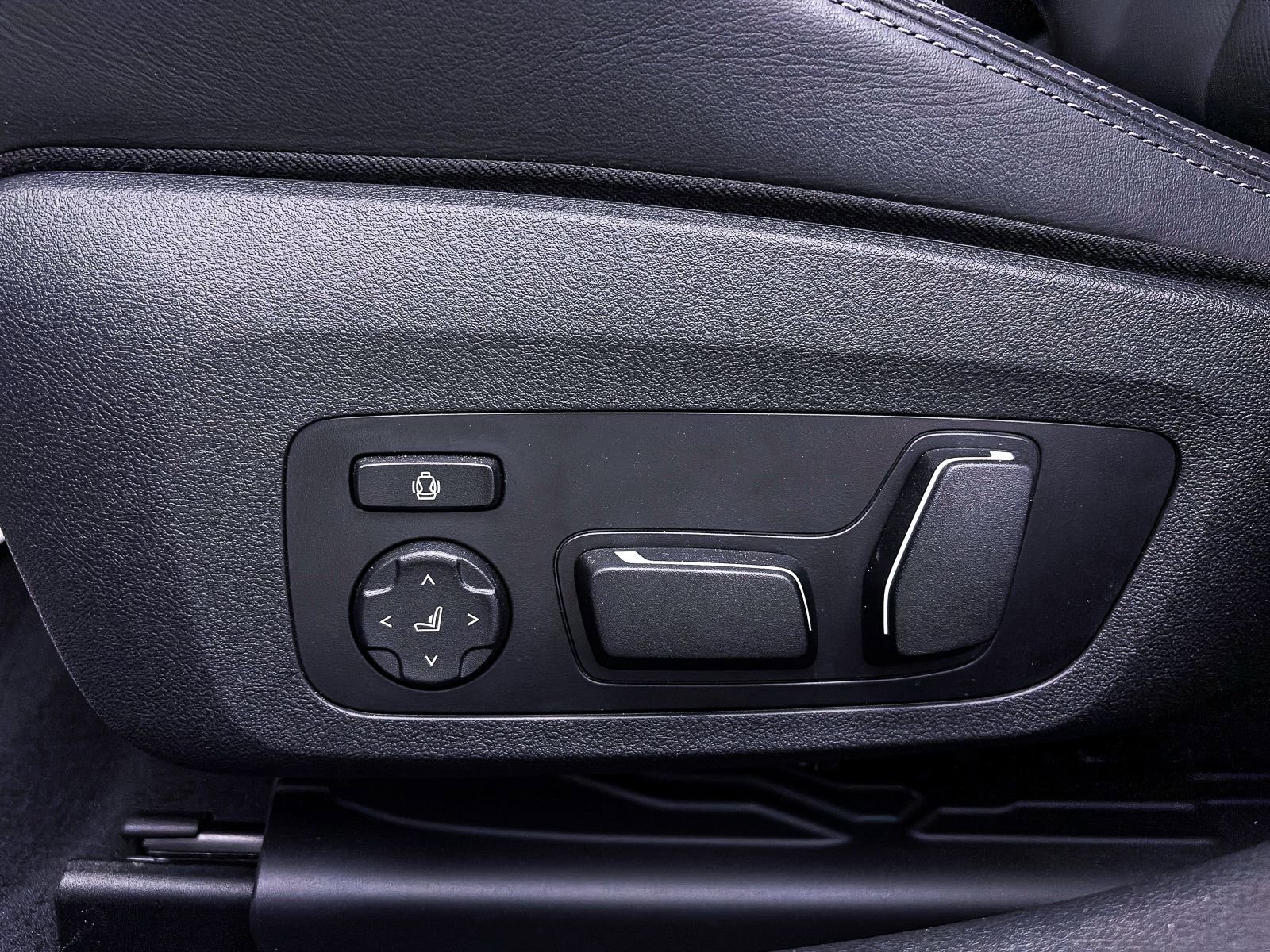 Used 2025 BMW M3 Competition w/ Executive Package image 22
