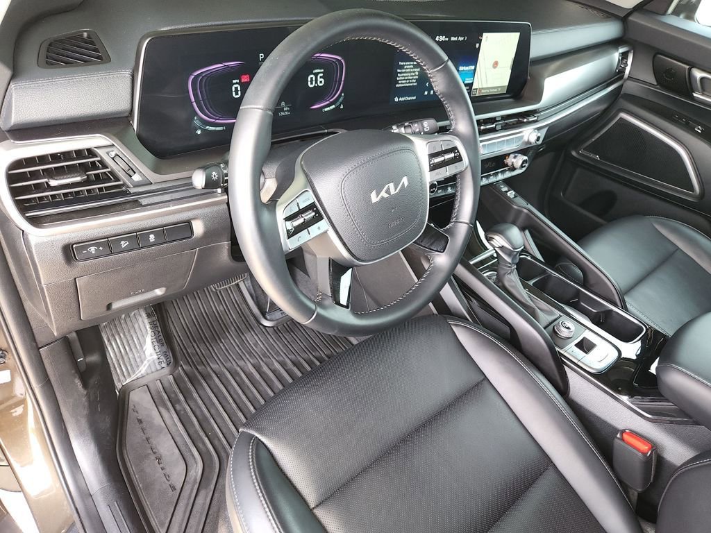 Used 2024 Kia Telluride S image 11
